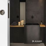 最后他们选择了最简约的风格