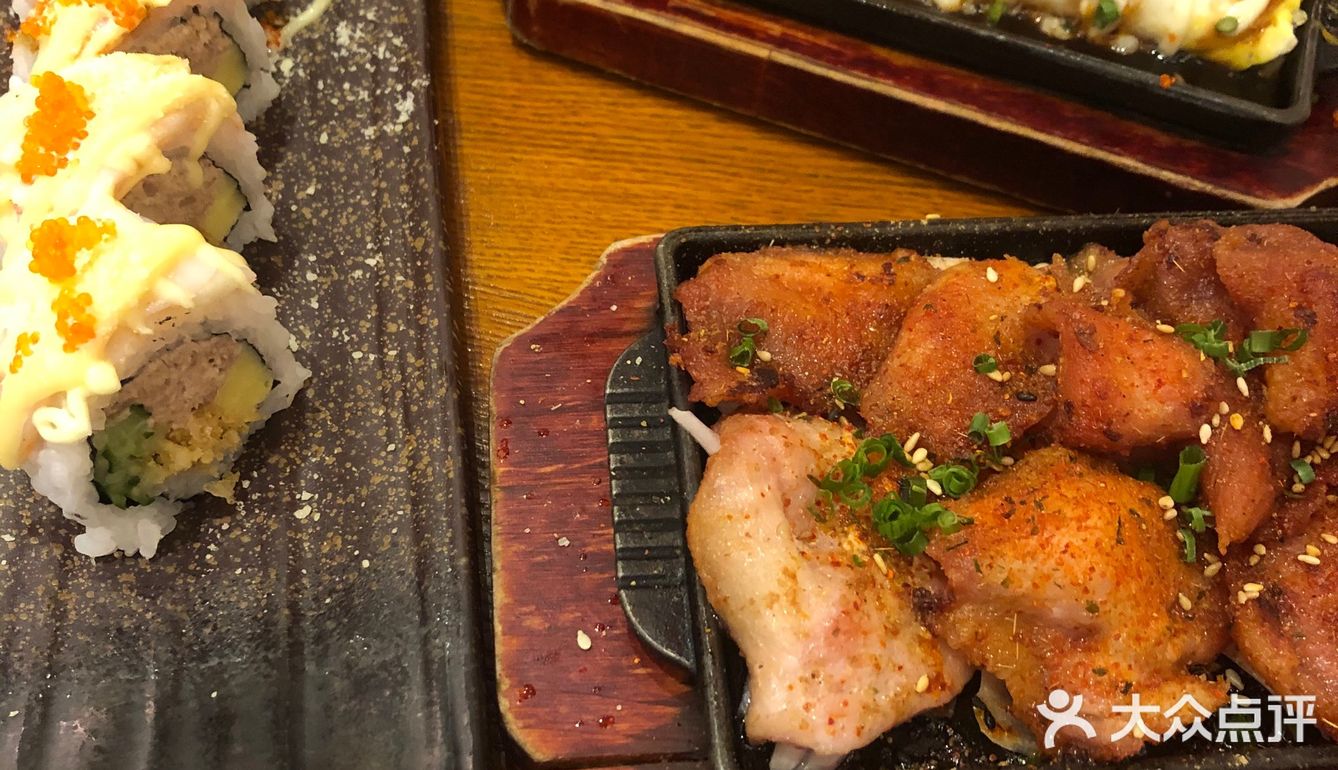 浅草君应该也算得上是一家网红日料餐厅了,平价又好吃