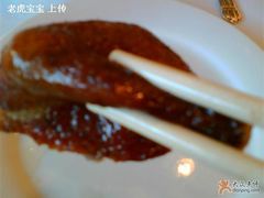 吊烧乳鸽腿特写-海逸海鲜酒家(古北店)