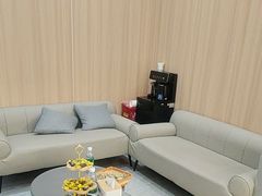 -视野联行眼镜·蔡司·尼康·授权优选门店(青浦宝龙店)