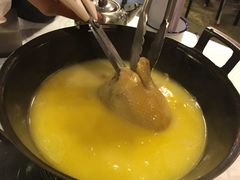 浓厚原只鸡煲花胶汤-鲜入围煮花胶鸡海鲜火锅