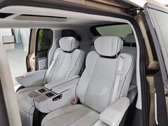 -小鹏汽车(上海静安大融城店)