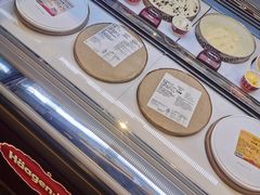 哈根达斯-钱小奴海鲜自助黑金店(杭州滨江龙湖店)