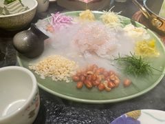 -得意咚瓜·顺德鱼生·冬瓜火锅(深圳首店)