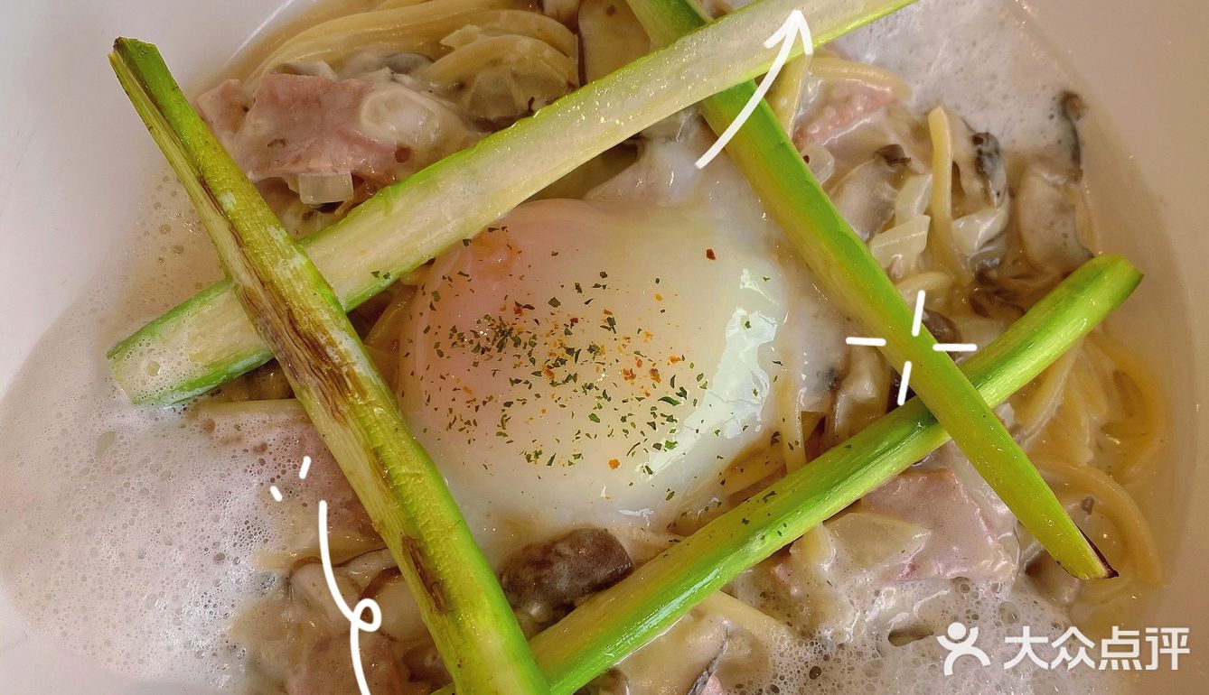 两个人吃一人一半吃完就基本饱啦,份量足足的