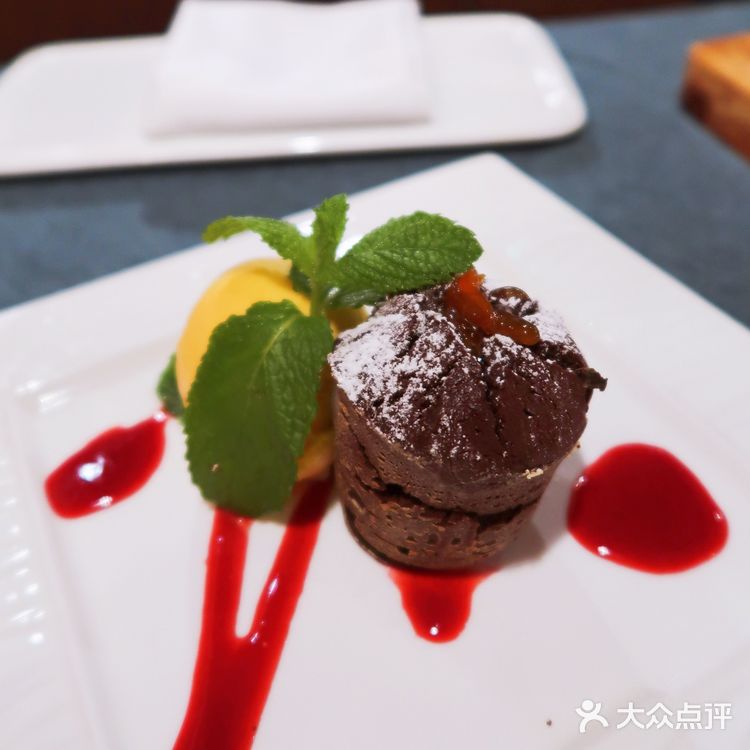 梧桐树下的老牌意大利餐厅|约会生日餐厅