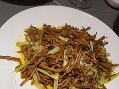 -新天明砂锅鱼头煲