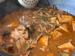 柴锅炖水库鱼-姥家大锅台水库渔家