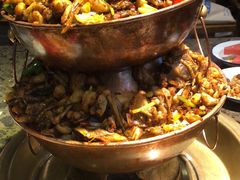 -沪小二炭火蛙锅(淮海中路美食不夜城店)
