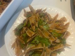 -嗨辣小聚·盘锦河蟹·海鲜烧烤龙虾(盘锦十年好店)