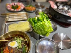 -围炉肉舍•炭烤活鳗•丹东海鲜烤肉(步行街店)