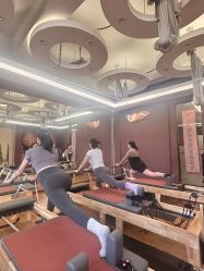 -威思丽高温瑜伽会馆