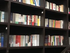 -钟书阁(松江泰晤士小镇店)