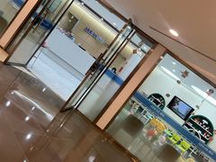 -瑞尔齿科(南京东路名人诊所)