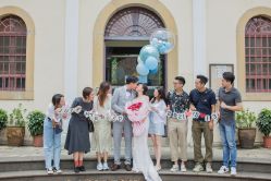 -现代经典婚纱摄影