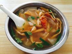 -松树干拌面店