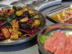 -围炉肉舍•炭烤活鳗•丹东海鲜烤肉(步行街店)