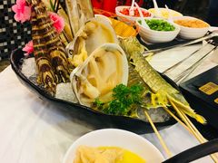 -鲜入围煮花胶鸡海鲜火锅