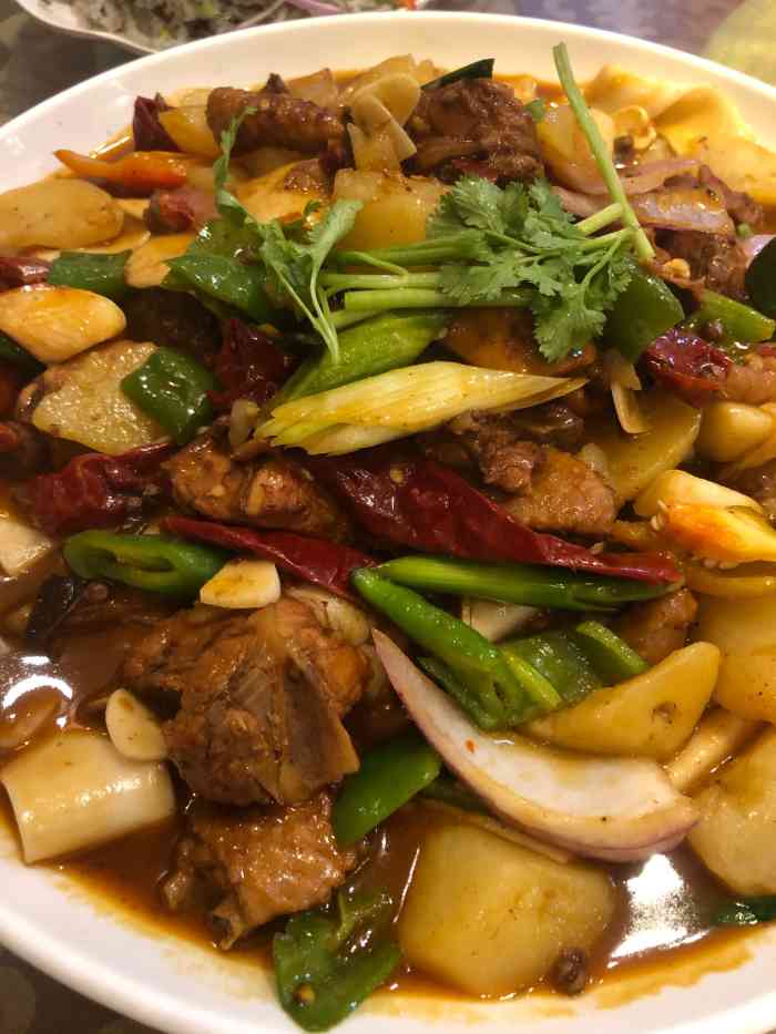 红辣椒餐厅-"西北环线的第五天 逛完石油小镇实在饿的抗.