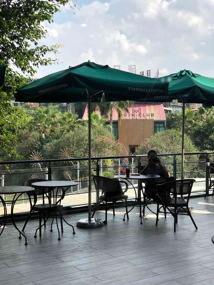 星巴克南宁民歌湖店