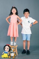 -现代经典婚纱摄影
