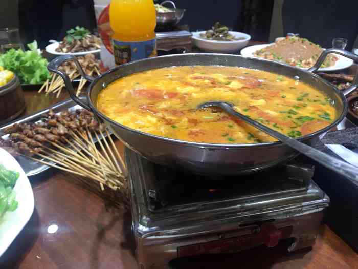 姚记饭店-"听说姚记的烤鱼好吃,一群人晚上步行来到姚.