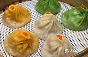 Three-color Soup-filled Steamed Buns