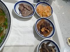 -陇兴楼兰州拉面(西安咸阳国际机场店)