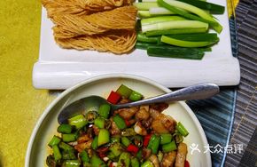 Roll Pancake Stir-Fry with Meat