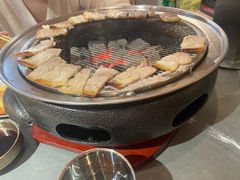 -围炉肉舍•炭烤活鳗•丹东海鲜烤肉(步行街店)