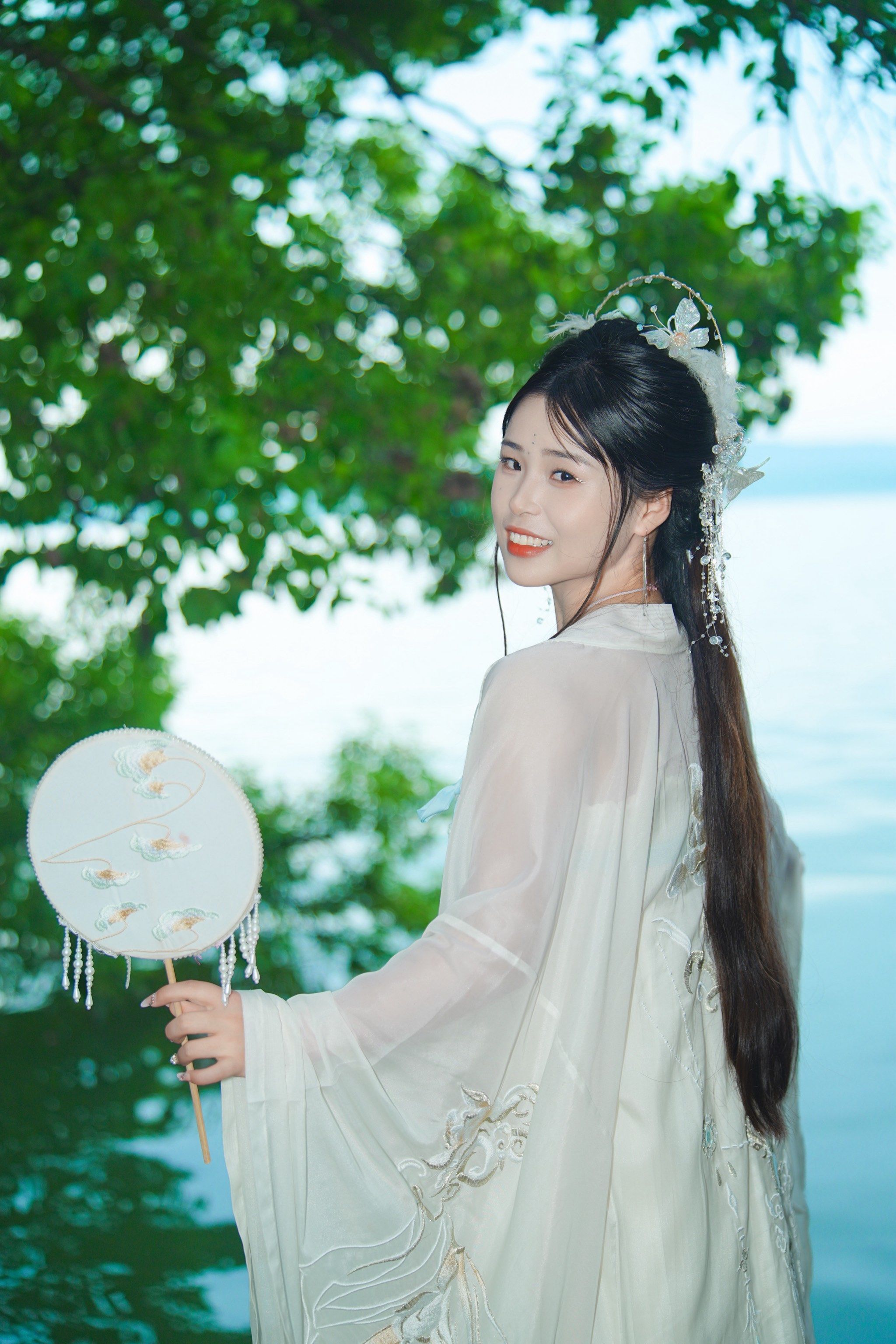 撑伞漫步汉服情