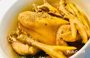 Steamed Qingyuan Chicken with Flower Mushrooms