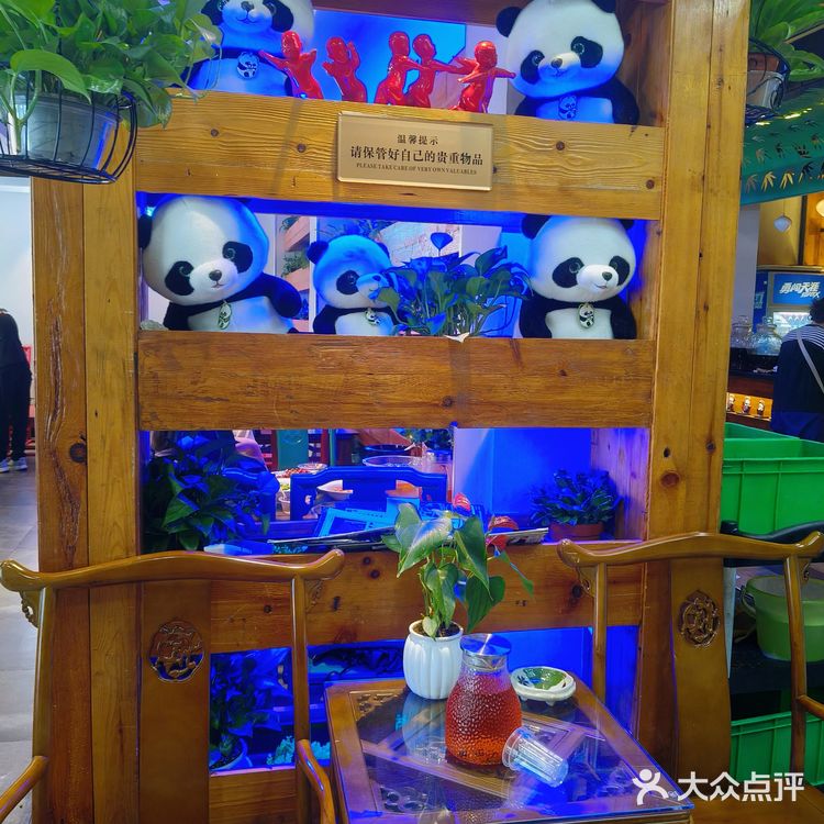 成都街头的家常小馆，就在鹦鹉巷子里