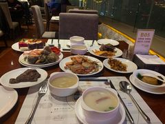 -荣誉国际酒店-云顶旋转餐厅