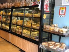 面包甜点陈列柜-宏发红西饼屋(天津路店)
