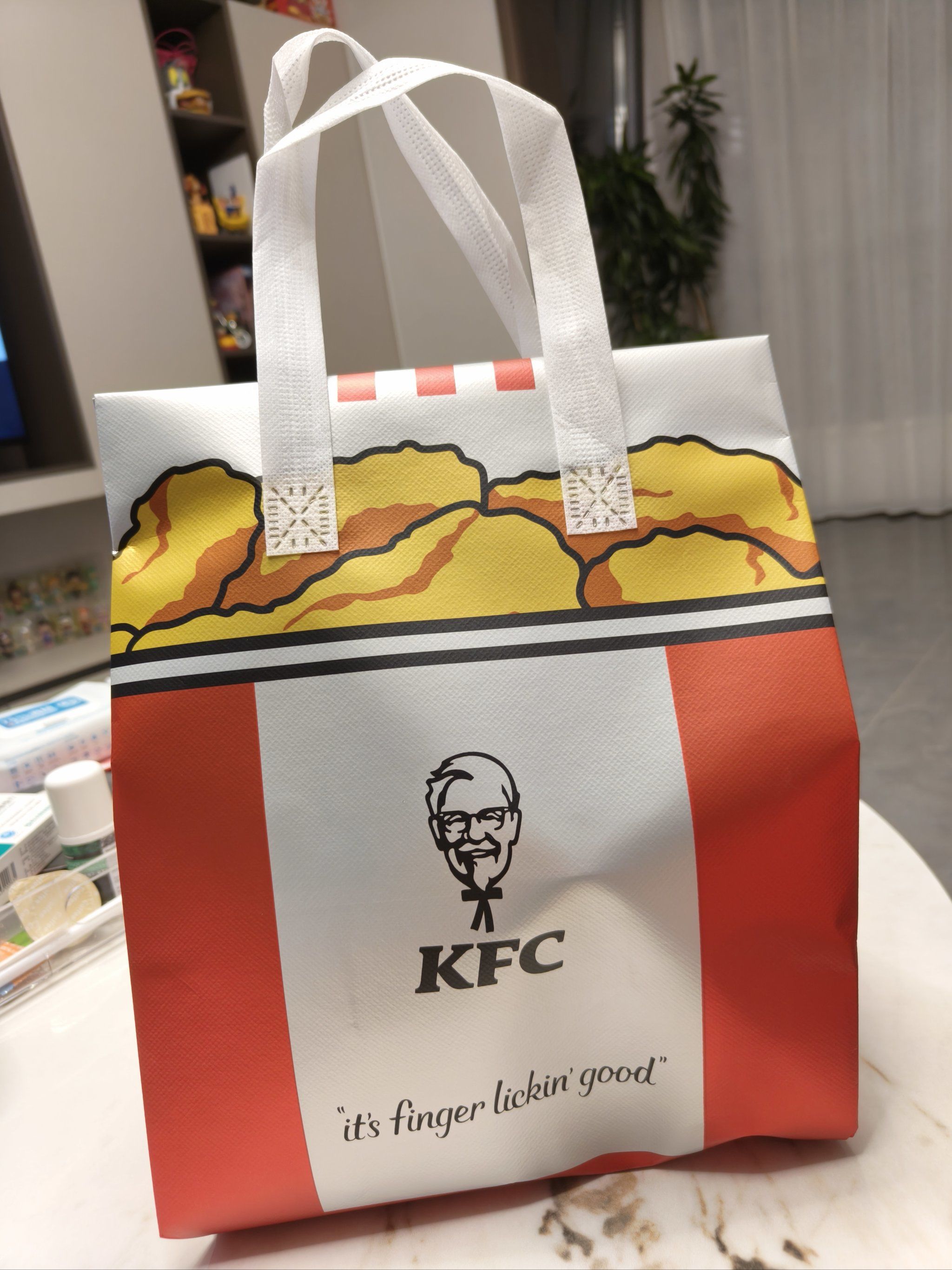 肯德基什么时候换的外卖袋子