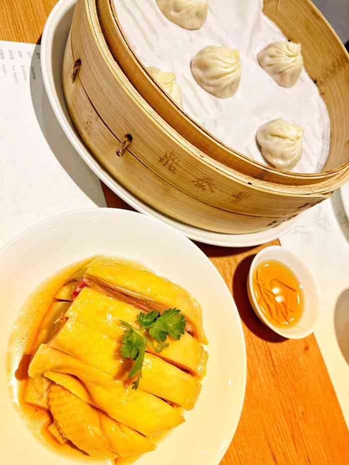 鼎泰丰(新天地店)-"n久不吃了,有点想了.点了招牌小笼包,豆.