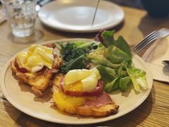 班尼迪克蛋-Common Table · Brunch & Coffee