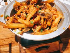 干锅酥鱼小薯条-东来菜馆•手抓海鲜家常菜•海鲜锅贴(鸽子窝店)
