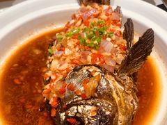香酥大鲫鱼-费大厨辣椒炒肉(通州万达店)