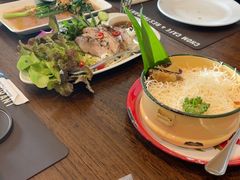 -Chom Cafe and Restaurant