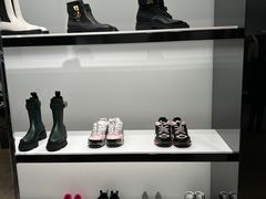 -GIVENCHY(佛罗伦萨小镇奥莱店)