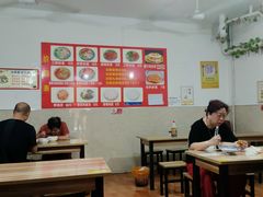 大堂-老字号杨坡红油米线腊汁肉夹馍(东四道巷店)