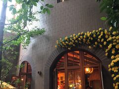 -月亮眼花园餐厅书吧酒吧
