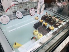 -UNI UNI(环亚凯瑟琳店)