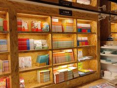 -新华里咖啡书吧(新华书店小寨店)