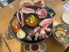 -江南猪肉商会无限续吃(弘大店)