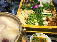 -慢丽江·云南野生菌土鸡锅(西山店)