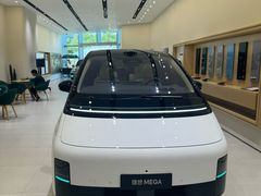 -理想汽车(世纪汇店)