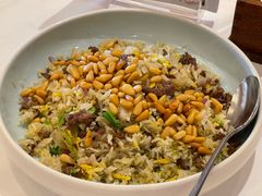 松仁牛肉炒饭-白天鹅宾馆-宏图府餐厅